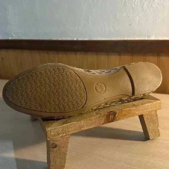 Michael-Michael Kors Almond Melody Toe Cap on Beige Leather Flats - Picture 7 of 9